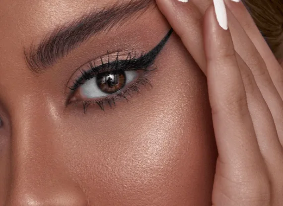 Banner do post Fox eyes: você sabe o que é o procedimento que virou tendência entre as celebridades?
